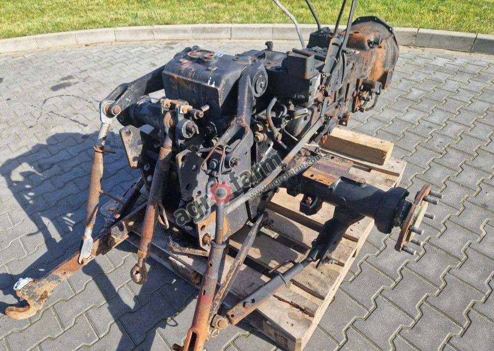 Skrzynia biegów z tylnym mostem Case 833 3232742R1 - Pavarų dėžė: foto 4 Skrzynia biegów z tylnym mostem Case 833 3232742R1 - Pavarų dėžė: foto 4