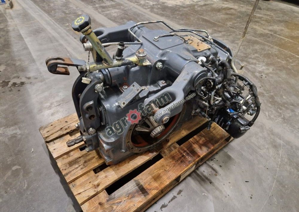 Tylny most Ford 5640 E9NN4024HD - Pavarų dėžė: foto 1 Tylny most Ford 5640 E9NN4024HD - Pavarų dėžė: foto 1