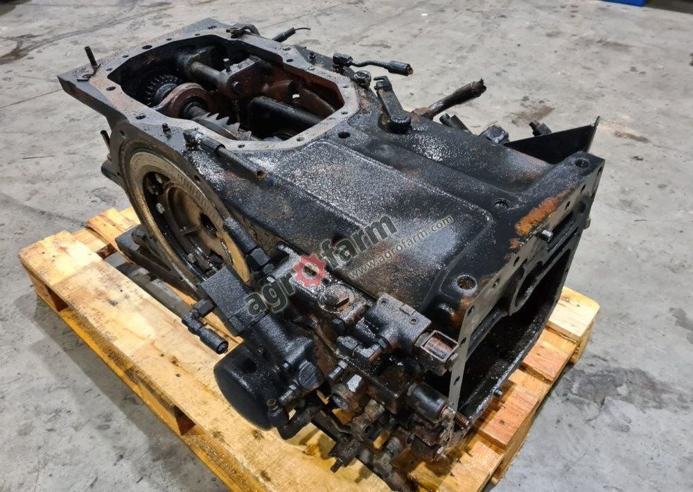 Tylny most Massey Ferguson 6130 851B1 - Pavarų dėžė: foto 1 Tylny most Massey Ferguson 6130 851B1 - Pavarų dėžė: foto 1