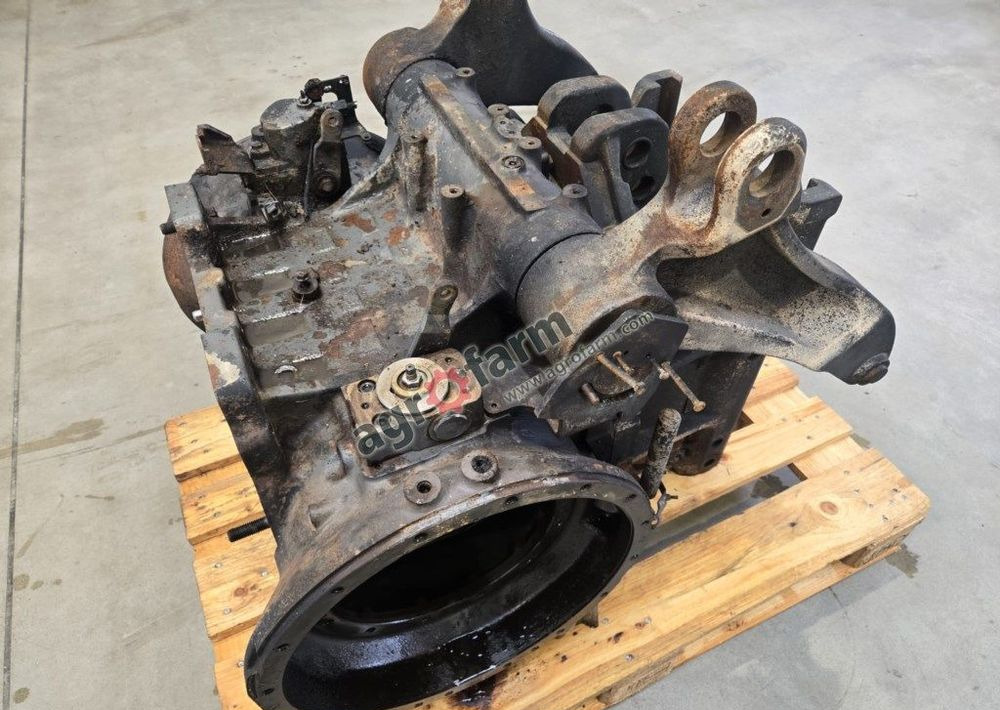 Tylny most Massey Ferguson 6614, 7465, 7620 - Pavarų dėžė: foto 1 Tylny most Massey Ferguson 6614, 7465, 7620 - Pavarų dėžė: foto 1