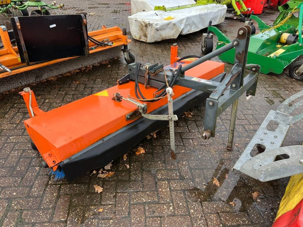 Tuchel EKM 230 HD veegmachine - Rotacinė šluota: foto 4 Tuchel EKM 230 HD veegmachine - Rotacinė šluota: foto 4