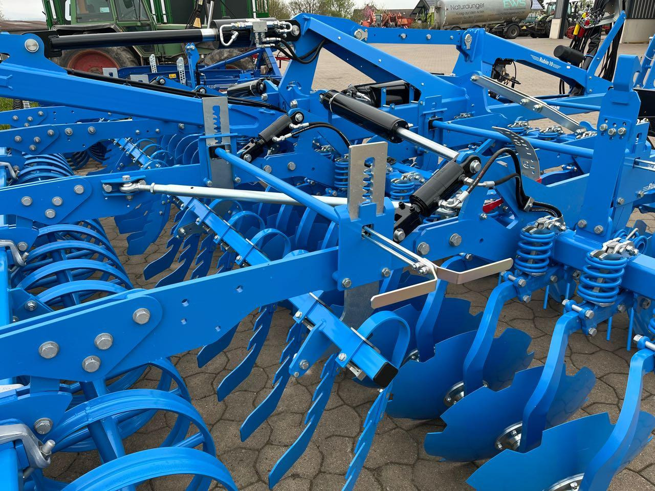 Lemken Rubin 10 TF/500 - Diskiniai skutikai: foto 5 Lemken Rubin 10 TF/500 - Diskiniai skutikai: foto 5