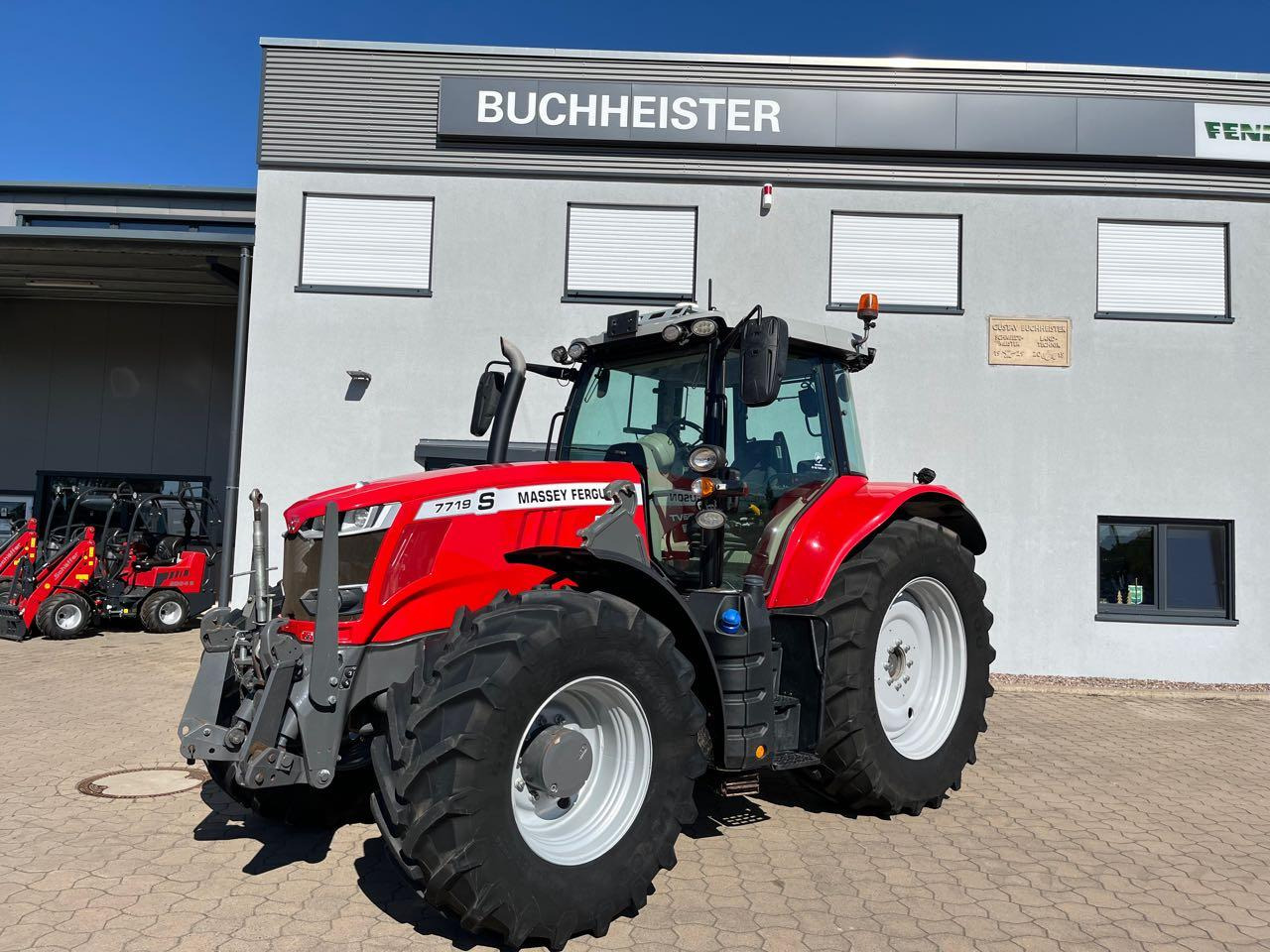 Massey Ferguson 7719 DynaVT - Traktorius: foto 1 Massey Ferguson 7719 DynaVT - Traktorius: foto 1