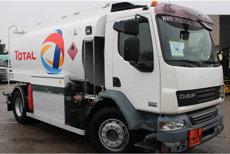 DAF LF 55.280 + 13.000L + 3 compartiment - Autocisterna: foto 2 DAF LF 55.280 + 13.000L + 3 compartiment - Autocisterna: foto 2