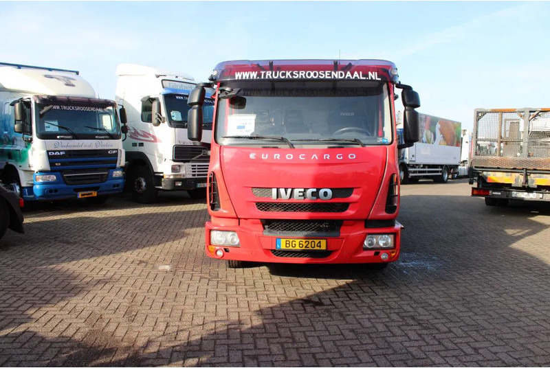 Iveco Eurocargo 100E18 + EURO 5 + LOW KM - Gaisrinė mašina: foto 4 Iveco Eurocargo 100E18 + EURO 5 + LOW KM - Gaisrinė mašina: foto 4