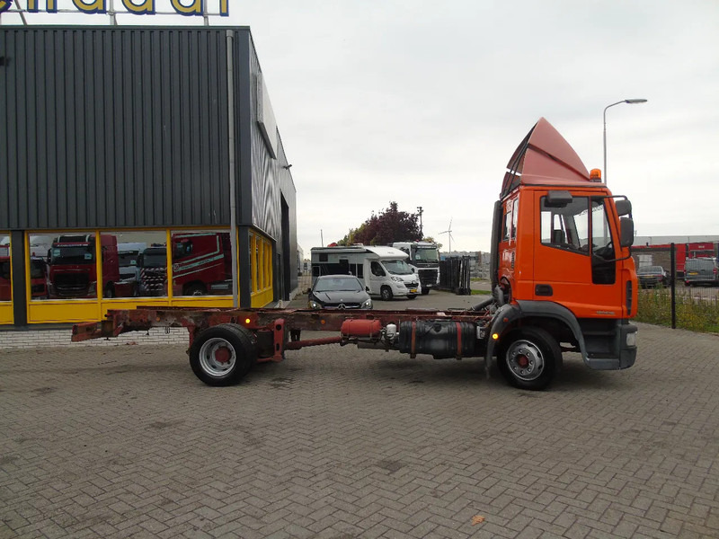 Iveco Eurocargo 120E18 + MANUAL - Važiuoklės sunkvežimis: foto 3 Iveco Eurocargo 120E18 + MANUAL - Važiuoklės sunkvežimis: foto 3