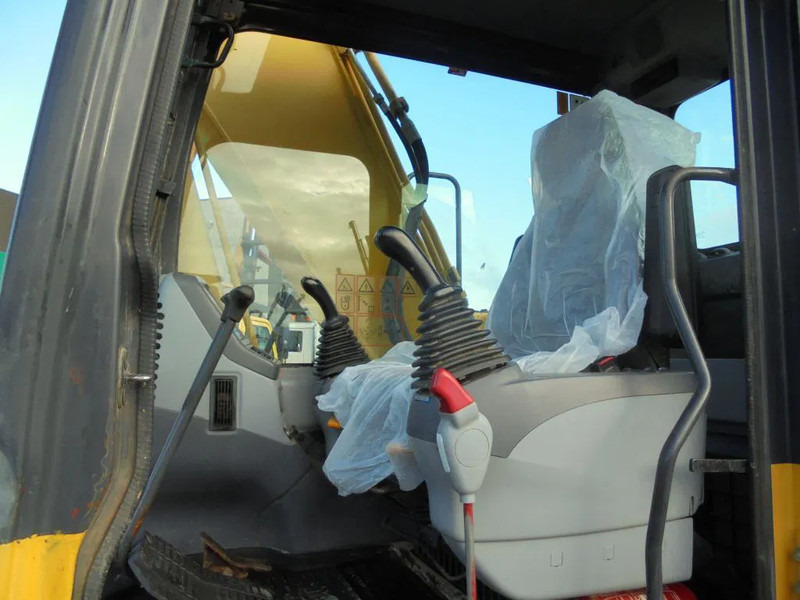 Komatsu PC180LC7K Galeo + Bucket + Hamer functie - Vikšrinis ekskavatorius: foto 4 Komatsu PC180LC7K Galeo + Bucket + Hamer functie - Vikšrinis ekskavatorius: foto 4