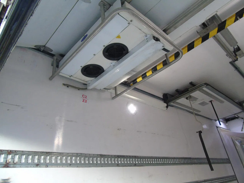 Mercedes-Benz Antos 1932 + EURO 6 + CARRIER + LIFT - Refrižeratorius sunkvežimis: foto 5 Mercedes-Benz Antos 1932 + EURO 6 + CARRIER + LIFT - Refrižeratorius sunkvežimis: foto 5