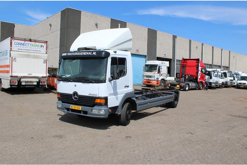 Mercedes-Benz Atego 918 + MANUAL + EURO 2 - Važiuoklės sunkvežimis: foto 2 Mercedes-Benz Atego 918 + MANUAL + EURO 2 - Važiuoklės sunkvežimis: foto 2