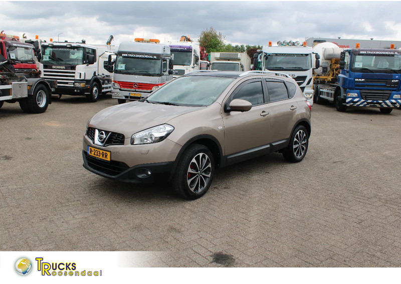Nissan QASHQAI 2.0 AUTOMATIC / CAMERA - Visureigis: foto 1 Nissan QASHQAI 2.0 AUTOMATIC / CAMERA - Visureigis: foto 1