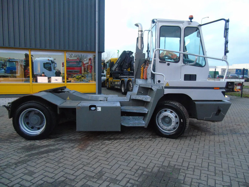 Terberg YT 182 fully funtion + perfect - Terminalų vilkikas: foto 2 Terberg YT 182 fully funtion + perfect - Terminalų vilkikas: foto 2