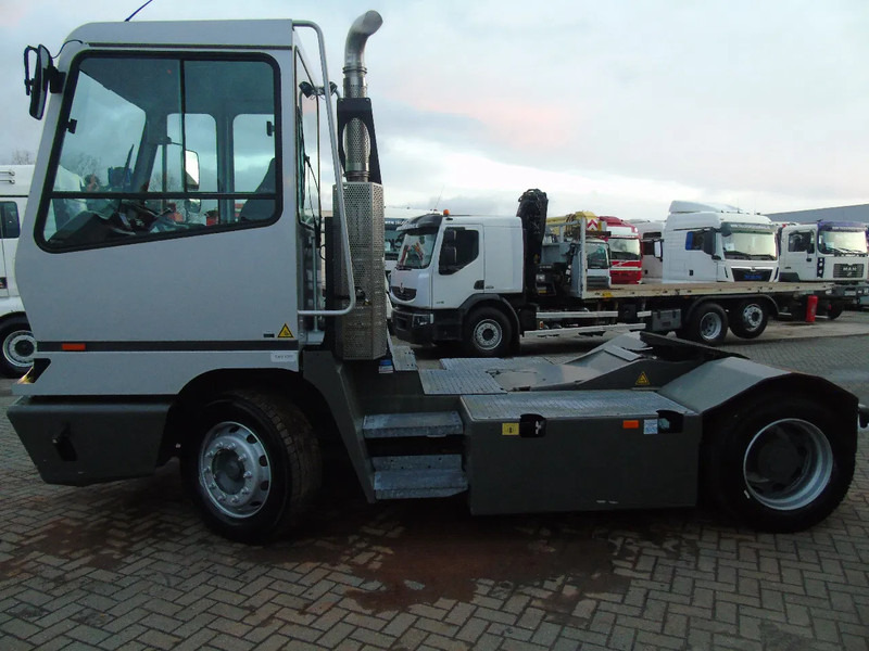 Terberg YT 182 fully funtion + perfect - Terminalų vilkikas: foto 3 Terberg YT 182 fully funtion + perfect - Terminalų vilkikas: foto 3