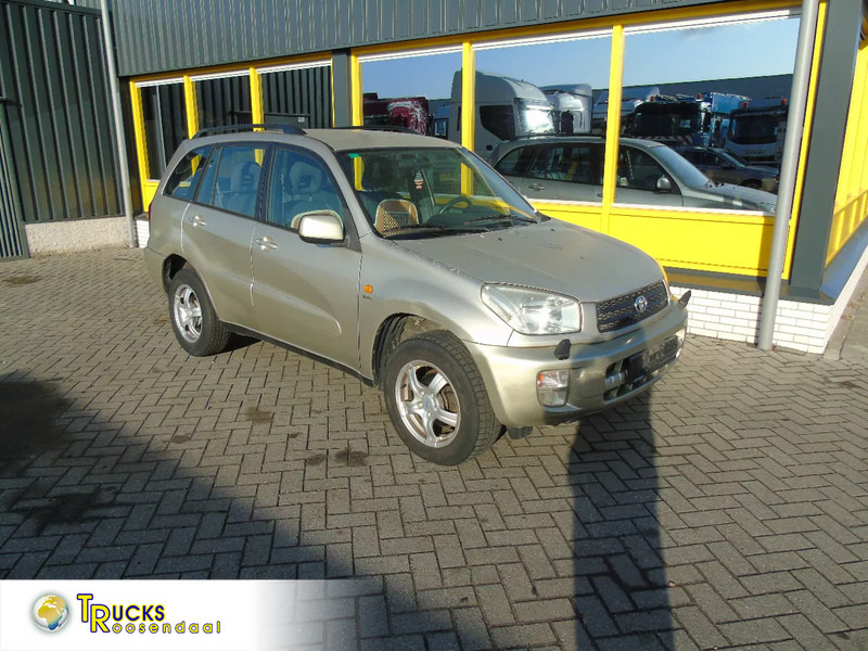 Toyota RAV4 + 4X4 + AUTOMAT + PETROL - Visureigis: foto 1 Toyota RAV4 + 4X4 + AUTOMAT + PETROL - Visureigis: foto 1