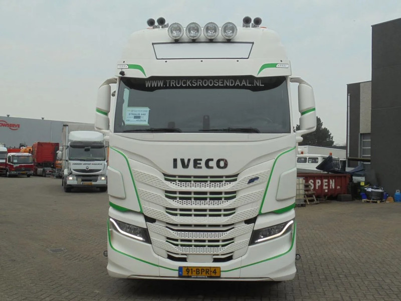 Iveco S-WAY 460+ Euro 6 + LNG + CNG + Retarder - Vilkikas: foto 2 Iveco S-WAY 460+ Euro 6 + LNG + CNG + Retarder - Vilkikas: foto 2