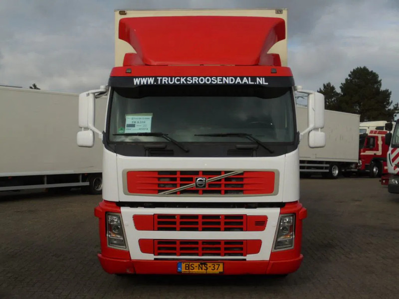 Volvo FM 9.310 + Euro 5 + Manual + Horse transport - Konteineris-vežimus/ Sukeisti kūną sunkvežimis: foto 2 Volvo FM 9.310 + Euro 5 + Manual + Horse transport - Konteineris-vežimus/ Sukeisti kūną sunkvežimis: foto 2