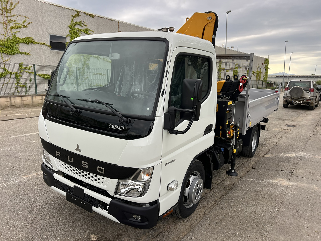FUSO 35 3S - Sunkvežimis su kranu: foto 1 FUSO 35 3S - Sunkvežimis su kranu: foto 1