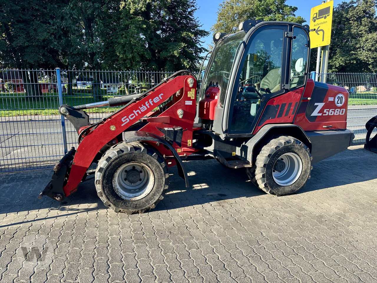 Schäffer 5680Z - Šarnyrinis krautuvas: foto 1 Schäffer 5680Z - Šarnyrinis krautuvas: foto 1