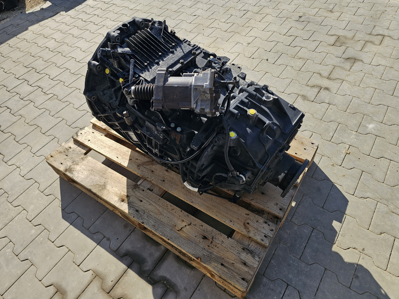 MAN TGX TGS / ZF ASTRONIC 12AS2130TD / COMPLETE - Pavarų dėžė: foto 4 MAN TGX TGS / ZF ASTRONIC 12AS2130TD / COMPLETE - Pavarų dėžė: foto 4