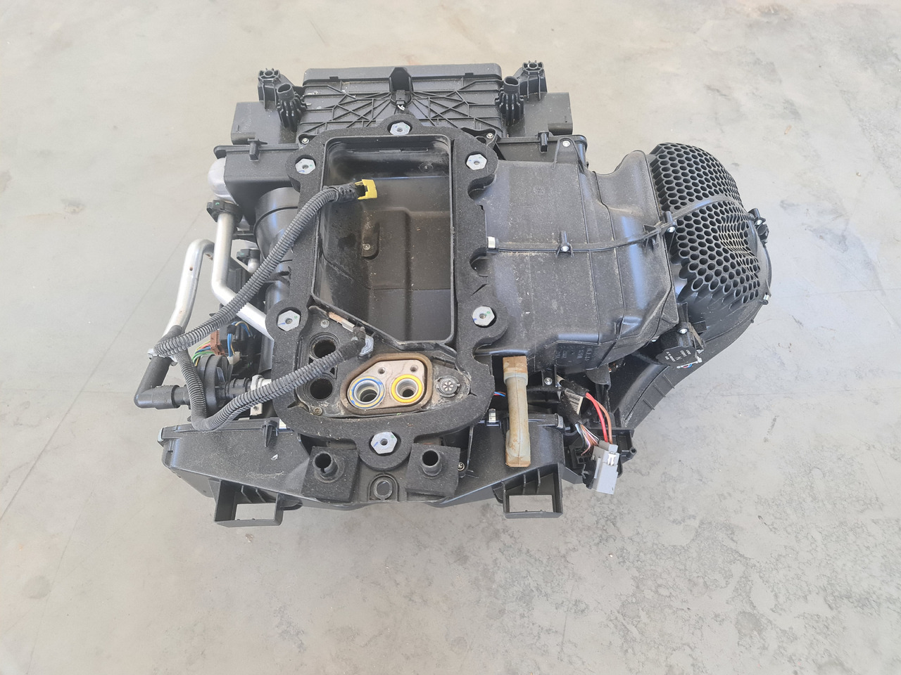 RENAULT RANGE T / COMPLETE CABINE HEATER / 7484593228 - Šildymas/ Ventiliacija: foto 5 RENAULT RANGE T / COMPLETE CABINE HEATER / 7484593228 - Šildymas/ Ventiliacija: foto 5