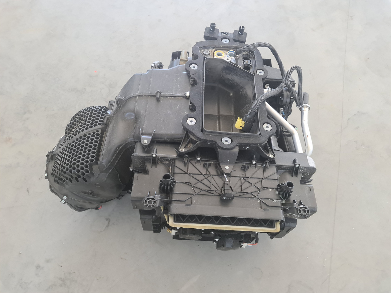 RENAULT RANGE T / COMPLETE CABINE HEATER / 7484593228 - Šildymas/ Ventiliacija: foto 3 RENAULT RANGE T / COMPLETE CABINE HEATER / 7484593228 - Šildymas/ Ventiliacija: foto 3