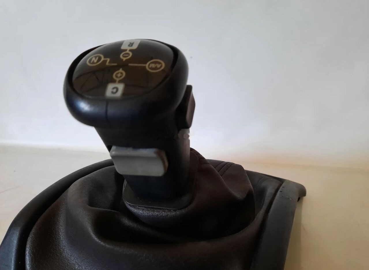 Renault Joystick lewarek zmiany biegów RENAULT MAGNUM DXI 12 Renault truck - Pavarų dėžė - Sunkvežimis: foto 3 Renault Joystick lewarek zmiany biegów RENAULT MAGNUM DXI 12 Renault truck - Pavarų dėžė - Sunkvežimis: foto 3