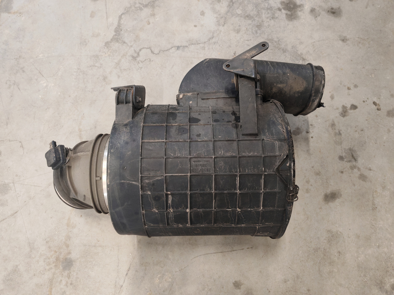 VOLVO FH5 FM5 EURO 6 / COMPLETE AIR FILTER / 22990421 - Oro filtras: foto 3 VOLVO FH5 FM5 EURO 6 / COMPLETE AIR FILTER / 22990421 - Oro filtras: foto 3