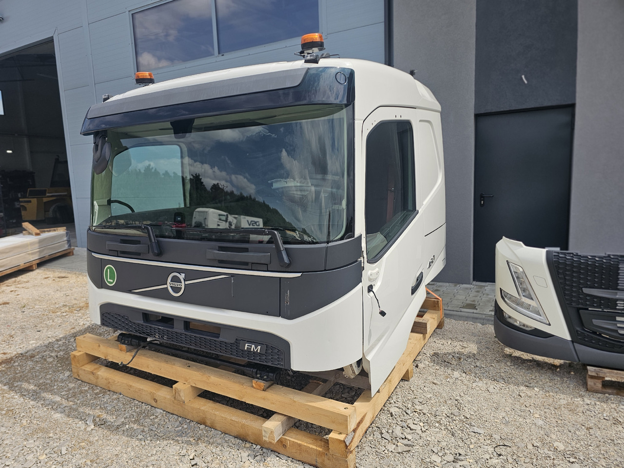 VOLVO FM5 LOW ROOF / L2 H1 / COMPLETE CAB / 2022 - Kabina: foto 1 VOLVO FM5 LOW ROOF / L2 H1 / COMPLETE CAB / 2022 - Kabina: foto 1