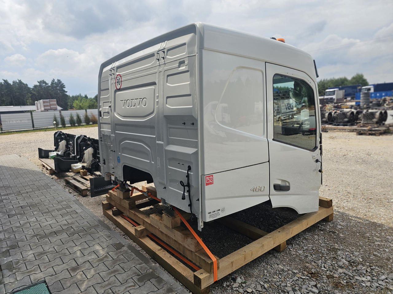 VOLVO FM5 LOW ROOF / L2 H1 / COMPLETE CAB / 2022 - Kabina: foto 5 VOLVO FM5 LOW ROOF / L2 H1 / COMPLETE CAB / 2022 - Kabina: foto 5