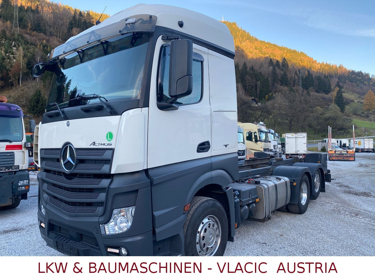 Mercedes-Benz Actros 963-0-C - Autocisterna: foto 1 Mercedes-Benz Actros 963-0-C - Autocisterna: foto 1