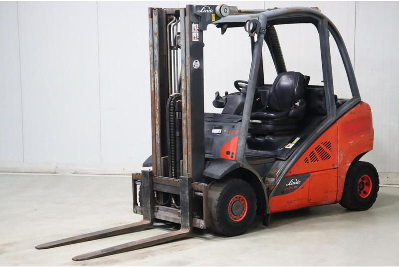 Linde H25D-02 - Dyzelinis krautuvas: foto 3 Linde H25D-02 - Dyzelinis krautuvas: foto 3