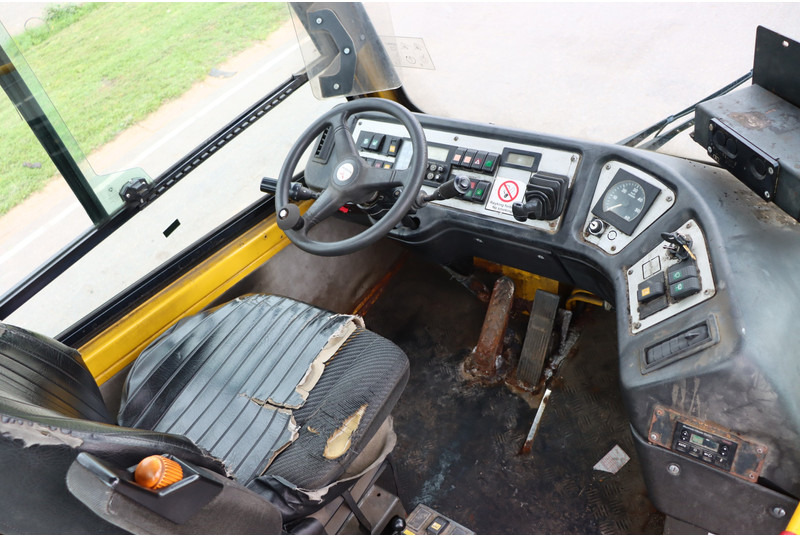 Terberg BC182 - Terminalų vilkikas: foto 2 Terberg BC182 - Terminalų vilkikas: foto 2