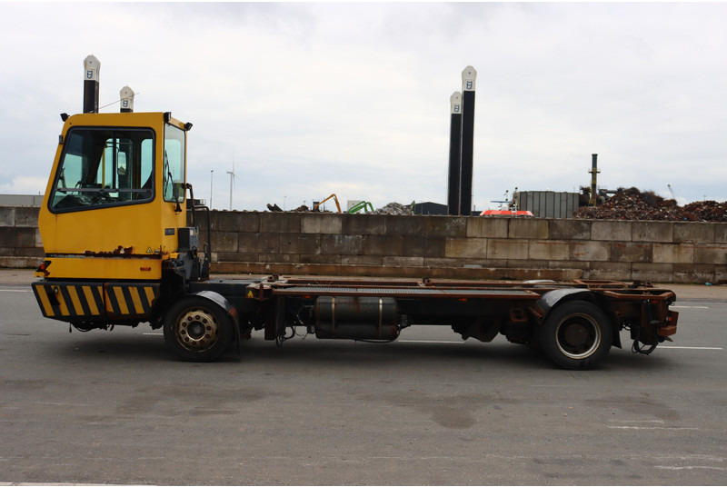 Terberg BC182 - Terminalų vilkikas: foto 5 Terberg BC182 - Terminalų vilkikas: foto 5