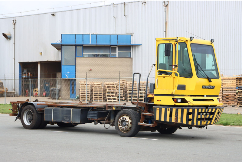 Terberg BC182 - Terminalų vilkikas: foto 1 Terberg BC182 - Terminalų vilkikas: foto 1