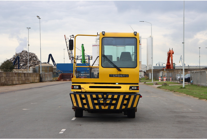 Terberg BC182 - Terminalų vilkikas: foto 3 Terberg BC182 - Terminalų vilkikas: foto 3