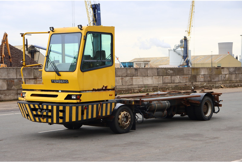 Terberg BC182 - Terminalų vilkikas: foto 4 Terberg BC182 - Terminalų vilkikas: foto 4