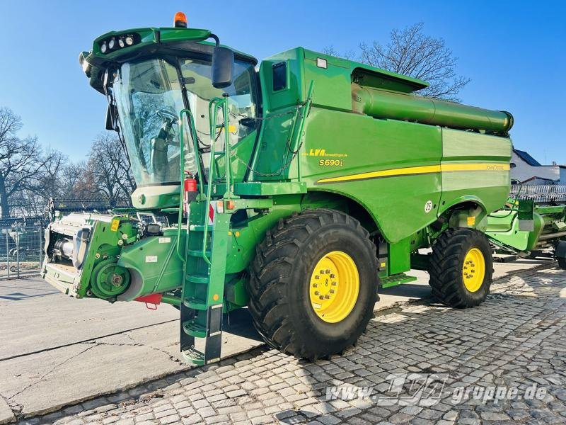 John Deere S690 - Derliaus nuėmimo kombainas: foto 1 John Deere S690 - Derliaus nuėmimo kombainas: foto 1