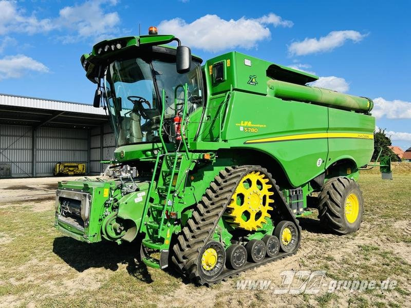 John Deere S780i ProDrive - Derliaus nuėmimo kombainas: foto 1 John Deere S780i ProDrive - Derliaus nuėmimo kombainas: foto 1