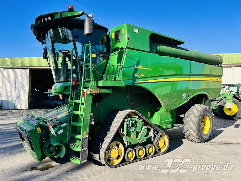 John Deere S790 - Derliaus nuėmimo kombainas: foto 1 John Deere S790 - Derliaus nuėmimo kombainas: foto 1