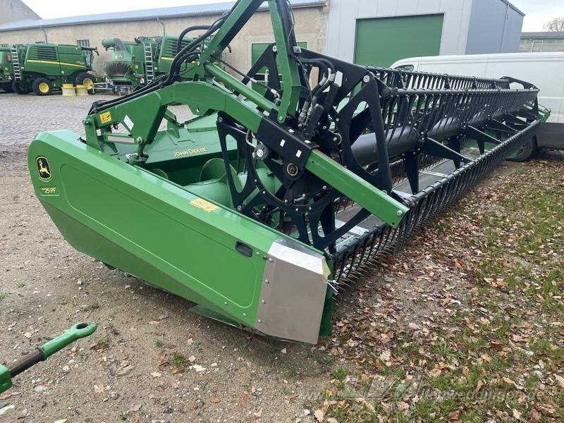 John Deere T670 i - Derliaus nuėmimo kombainas: foto 2 John Deere T670 i - Derliaus nuėmimo kombainas: foto 2