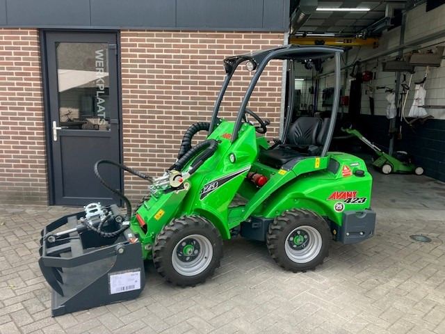 AVANT 423 TDL miniloader - Šarnyrinis krautuvas: foto 1 AVANT 423 TDL miniloader - Šarnyrinis krautuvas: foto 1
