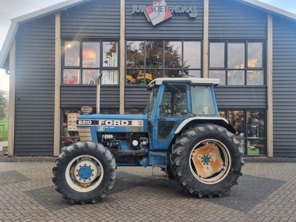 FORD 8210 - Traktorius: foto 1 FORD 8210 - Traktorius: foto 1