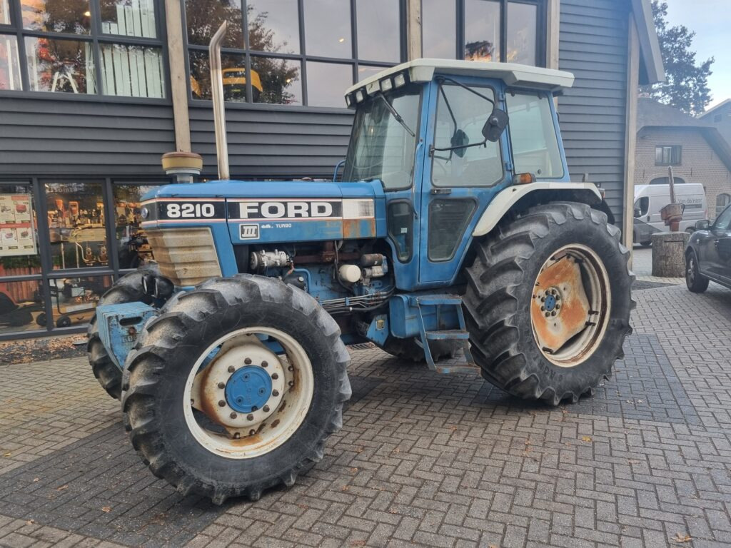 FORD 8210 - Traktorius: foto 2 FORD 8210 - Traktorius: foto 2