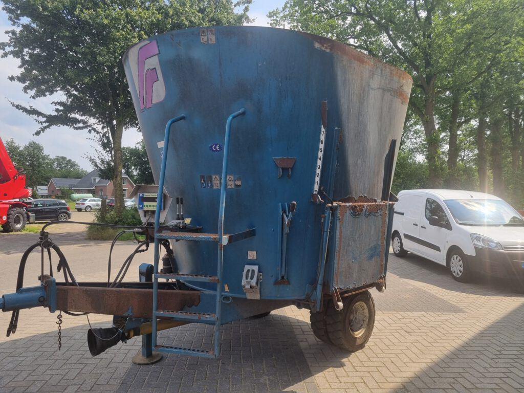 FRASTO Tornado feedwagon 12 m3 - Pašarų maišytuvas: foto 3 FRASTO Tornado feedwagon 12 m3 - Pašarų maišytuvas: foto 3