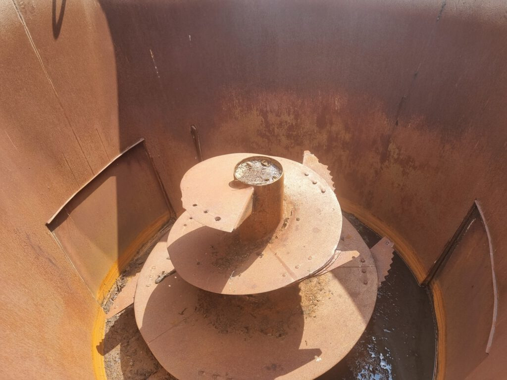 FRASTO Tornado feedwagon 12 m3 - Pašarų maišytuvas: foto 4 FRASTO Tornado feedwagon 12 m3 - Pašarų maišytuvas: foto 4