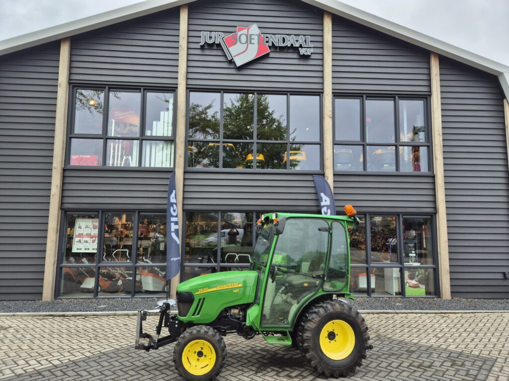 JOHN DEERE 2520 - Mini traktorius: foto 1 JOHN DEERE 2520 - Mini traktorius: foto 1
