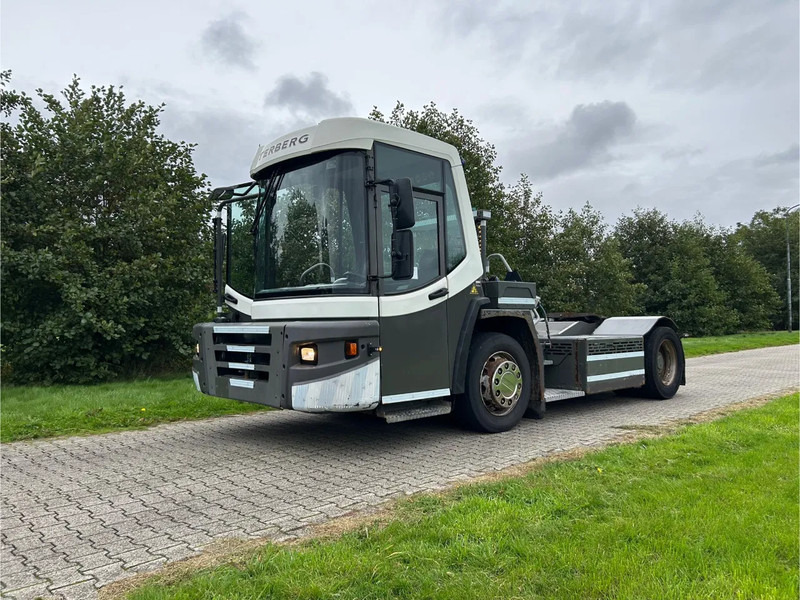 Terberg DT 183 | DISTRIBUTION TERMINAL | 8949 HOURS !!!! | LOW STEPS - Terminalų vilkikas: foto 1 Terberg DT 183 | DISTRIBUTION TERMINAL | 8949 HOURS !!!! | LOW STEPS - Terminalų vilkikas: foto 1