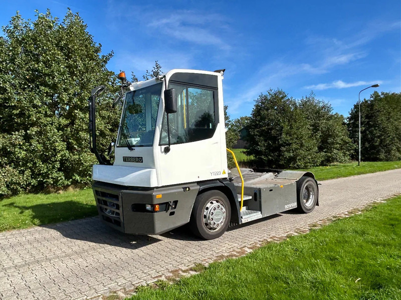 Terberg YT 223 | LOW HOURS | AIRCO | MEGA LOW LOADER | - Terminalų vilkikas: foto 1 Terberg YT 223 | LOW HOURS | AIRCO | MEGA LOW LOADER | - Terminalų vilkikas: foto 1