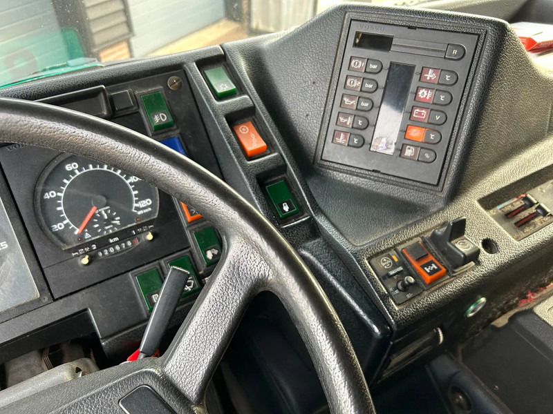 Volvo F 16.505 hp | 4x2 | AIR SUSPENSION | 1992 | GLOBETROTTER | lizingą Volvo F 16.505 hp | 4x2 | AIR SUSPENSION | 1992 | GLOBETROTTER |: foto 9 Volvo F 16.505 hp | 4x2 | AIR SUSPENSION | 1992 | GLOBETROTTER | lizingą Volvo F 16.505 hp | 4x2 | AIR SUSPENSION | 1992 | GLOBETROTTER |: foto 9