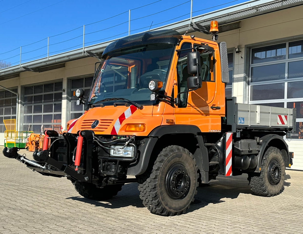 Unimog 400 - U400 405 02734 mit Heckkraftheber Mer - Savivartis sunkvežimis: foto 1 Unimog 400 - U400 405 02734 mit Heckkraftheber Mer - Savivartis sunkvežimis: foto 1