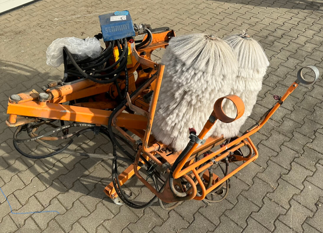 Unimog Leitpfostenwaschgerät Schmidt RPS-H - Rotacinė šluota: foto 2 Unimog Leitpfostenwaschgerät Schmidt RPS-H - Rotacinė šluota: foto 2